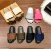 10A Designer Pool Kissen Hausschuhe Modenschau New Style Slipper Lady Prägung Schuhe Top Qualität Leder Sandale Sunset Flache Gummilaufsohle Slides Sandalen