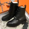 bottes de qualité supérieure chaussures de marque bottines boucle classique cuir pleine fleur semelles épaisses talon épais bouts ronds chaussures pour femmes à lacets Martin Boot 35-41 avec boîte