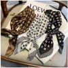 Lettere di design Stampa Floro imitare la fascia per sciarpa di seta per donne sciarpe a manico lunghi SCARPE PARTI PASCELLA TESTA BAGGIO TESTA INVIA 70X70CM 11COLORS