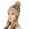 Beanieskull Caps Sonbahar Kış Leopar Baskı Örtü Hat Beanie Pom Cap Sıcak Moda Bobble Kayak Kadın Tığ işi Kırık Şapkalar Getir 7646659