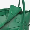 HBP Europe och Förenta staterna 2021 New Fashion Wing Bag Woven Hand-Hands One-Shoulder Messenger Stor-kapacitet Kvinnors Väskor 3333333333
