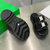 FLASH sandales à semelles épaisses pantoufles à fond plat noir populaire style chaud à la mode et venteux tissu de bâche confortable design de qualité supérieure sandale haute