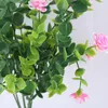 Decoratieve bloemen kransen roze roos rode mini kunstmatige planten plastic buiten groene bladeren herfst decoratie nep bruiloft decor voor homede