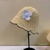 Diseñador Summer Lady Beach Cap Hierba Trenza Sombrero con encaje de flores Diseñadores Gorras Sun Hollow Sombreros transpirables