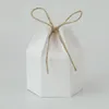 25/50 pezzi di carta Kraft pacchetto scatola di cartone lanterna esagonale contenitore di caramelle favore e regalo matrimonio Natale San Valentino forniture per feste 220420