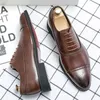 2021 Yeni Erkek Ayakkabı Moda Trendi Düz Renk PU Klasik Hollow oyma Dantel Konforlu İş Gündelik Oxford Ayakkabı DH912