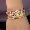 Gold Farbe Mode Breites Band Offene Armreif Für Frauen Gepflastert Regenbogen Cz Hohl Bösen blick Herz Gravierte Manschette Armreifen schmuck