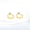 High Edition Ear Cuff Charms Love Kolczyki dla kobiet Dziewczyn Ladies Stud Piercing Biżuteria Grawerowane logo Tytanowa stal Prezent Projektant Klejnoty Oznaczenia śrub