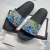 2022 Дизайнерские тапочки Мужчины Женщины Слайды Кожаные каучуки Сандалия Печатная платформа Обувь мода Повседневная полосатая тапочка