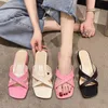 Сандалии ленивые тапочки женщины летние открытые квадратные каблуки Fashion 2022 Кожаная сандаль