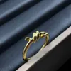 anel de diamante com gravata refere-se ao casal versátil Gu banhado a ouro 18K com corda torcida cruzada 5397194