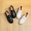 Kledingschoenen Miaoguan 2022 Spring dikke soles college stijl casual lederen mode vrouwelijke Britse meisjes Loafers schoenendress