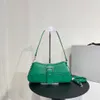 Timsah omuz çantası b kadın çantaları çapraz gövde düz renk lindsay tasarımcı çanta deri trapezoid çanta tokası fermuar cep çıkarılabilir kayış bal