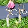 Dried Flower Letter Pendant Keychains Resin Daisy Key Chains Rings For Women Cute Car Acrylic Keyring Holder Bag Pendant