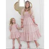 Mama córka pasują do sukienek różowe kwiatowe rękawy letnia sukienka dla dziewcząt kobiety kwadratowe kołnierz dzieci sukienki księżniczki ubrania