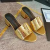 المصمم صندل الدعامة المعدنية الزخرفة الكلاسيكية Flash Flip flops ورنيش الذهب الأحمر العجل نساء النعال