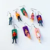 Akryl färgglada små människor dinglar örhängen 4 färg tecknad figur dropp örhänge roliga smycken humanoid presenter