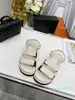 Moda-Sandalias para damas Zapatos casuales de diseñador Tacones altos de cuero de goma Lugares al aire libre casuales Playa Zapatillas de verano