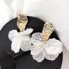 Klipp på skruva tillbaka koreansk vit akrylblomma Kronbladsklipp på örhängen för kvinnor 2022 Uttalande Pendientes Trendy ingen genomborrad örhänge juvelr