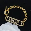Frauen 18K Gold plattiert Armband Designer Kette Buchstabe Halskette Luxus Mode Schmuck hochwertige Goldnadel -Casos -Armbänder Halsketten Set Set