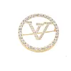 Fashion Creative Designer V Brands Diamond Set Brosches Women Wedding Party Dress Suit Gold Silver Brosch Pin Jewelry Pendant Accessories