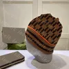 Cappello floscio di design Donna Uomo Berretti stampati con lettera Comodo berretto in lana con teschio Cappello lavorato a maglia per vacanze da viaggio