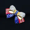 10 sztuk / partia American Flag Broszka Kryształ Rhinestone Bow-knot Shape 4 lipca USA Patriotyczna szpilka