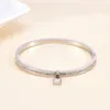 Bellissimi gioielli con bracciale rigido con ciondolo a forma di serratura con pavé di diamanti completi per regalo da donna