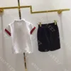 Tasarımcı Kids Giyim Erkek Polo Şort Seti Yaz Pamuk Beyaz T-Shirts 5A Kaliteli Spor Giyim Sıradan Takipler 2 Parça Takım Çocuk Tees Üst Logo G..CCI Marka Albüm