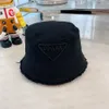 Designer Bucket Hats Solid Color 5 Option Sunshade Hat Rough Edges Conçu pour Homme Femme