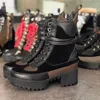 Top-Qualität Frauen-Plattform-Knöchel-Stiefel-Wüste-Stiefel-Stern und Biene mit gebürztem Schwarzweiß-Leder Chelse-Stiefel mit Kristallgürtel Winter Booties No13