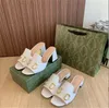 Новые дизайнерские женские сандалии Horsebit Platform Slipper Mule Sexy Summer Увеличение высоты каблука Толстые тапочки Слайды Шлепанцы Женские пляжные сандалии на открытом воздухе