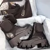 Kadın tasarımcılar Rois Boots Boots ayak bileği botu ve naylon askeri ilham verici savaş bouch, ayak bileğine bağlı çantalarla
