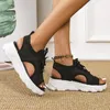 Sandalias 2022 Mujeres impermeables de verano Deseis transpirables de gran tamaño plataforma casual Plataforma de los pies abiertos moda