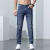 Jeans skinny elasticizzati da uomo Pantaloni slim fit in denim di cotone casual moda primaverile Pantaloni da uomo 220726