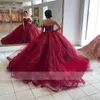 Nova chegada Charming Wine Princess Ball vestido Quinceanera Vestes Um ombro Cristal Doce 16 Party Party Vestidos 15 Robe de Soiree