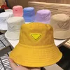 Skąpy brzegowe czapki designer kolorowy kubek ochrona przed słońcem Solidna modna z odwróconą trójkątą czapką nowatorską 8 kolorów projekt dla mężczyzny kobieta f3zf