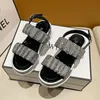 Sandaler Kvinnor 2022 Summer Luxury Rhinestone Belt Buckle Semi Slippers Thick Soled Muffin Bottom Fashion Extern Sandasandals