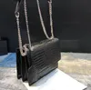 2022 Bolsos de hombro de lujo para mujeres Bolsos Mujeres Diseñadores de lujo Bolso de cuero genuino con letras Cadenas de señora Bolsa de mensajero con patrón de cocodrilo