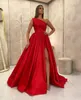 Red One One Ramię Prom Dresses Split Plus Size Suknie i Suknia wieczorowa A-Line Satin Eleganckie Proste Długie Damskie Suknie Wieczorowe