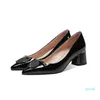 Отсуть обувь Обувшиеся патентные кожаные каблуки для женщин свадебные дамы мода неглубокая черная черная абрикосовая каблука 4 см.