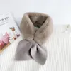 Schals 2022 Schwarz weiß dicke warme Kauxpelzhalshalshalsband Schal Bandana Frauen Winter Mode Herz gestrickt für Damen