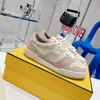 2022 Designer Luxury Casual Shoes med kompakta sneakers Retro Suede Beige Shock Absorbering Material Rosa Låg Top OutdoorAkers