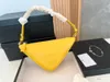 2022 Top kwaliteit Tassen Vrouwen Luxe Designer Tote Nylon Dames Effen Kleur Schoudertas crossbody driehoek tas mannen Handtas Tas stijl handtassen mode