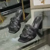 Os mais recentes chinelos de salto grosso simples femininos sapatos de verão areia couro envernizado sapatos femininos de metal combinando ao ar livre casa uma variedade de opções 35-44