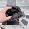 Cirkulära axelväskor Kvinnor Handväska Designer Bag Brand Buckle Vinyle V Shaped Luxury Designers Väskor Handväskor Crossbody Bag Totes Pures
