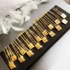 Yüksek kaliteli 18k altın lüks kare kolye tasarımcısı 26 harfli kolye takı kadın kolye lüks marka altın zincir mücevher kutu