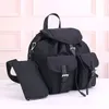 Mittlerer Nylon-Rucksack, Schultasche aus Fallschirmstoff, luxuriöse, wasserdichte Canvas-Handtaschen für Damen, Business-Taschen mit großem Fassungsvermögen, Kordelzugverschluss mit Klappe und Schnalle