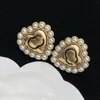 Designer di donne Orecchini di perle Gioielli di lusso Love Shape Ear Stud Womens Fashion Brand Designer Hoops Studs Orecchini a cerchio in oro 2022