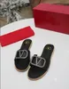 2022 sandały marka projektant skórzane kolokacja Rhinestone klamra w stylu casual, letnia moda na zewnątrz luksusowe sandały damskie wysokiej jakości płaskie buty na plażę 35-43